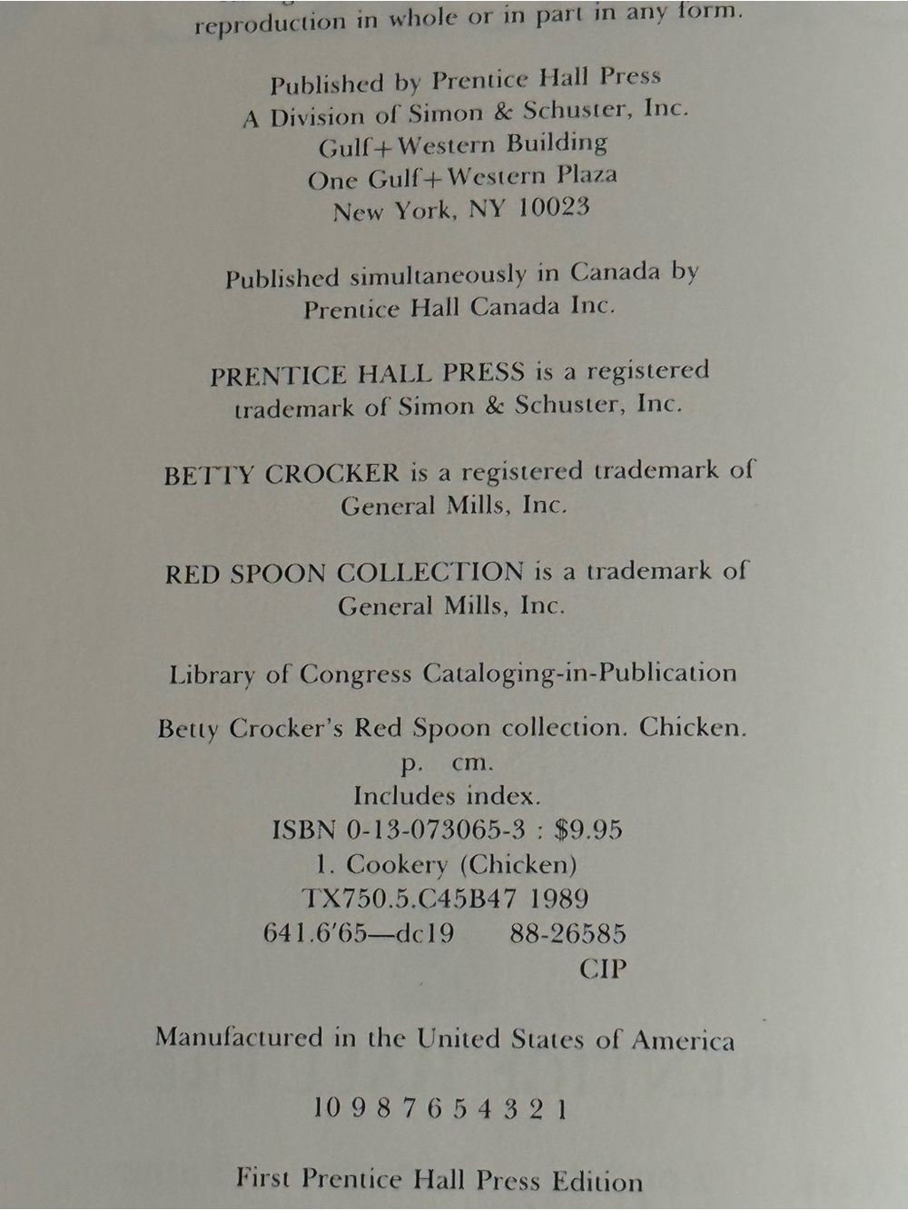 Betty Crocker Chicken Recipes Book - Cream Cover with Blue Plate Art - Picture 3 of 6